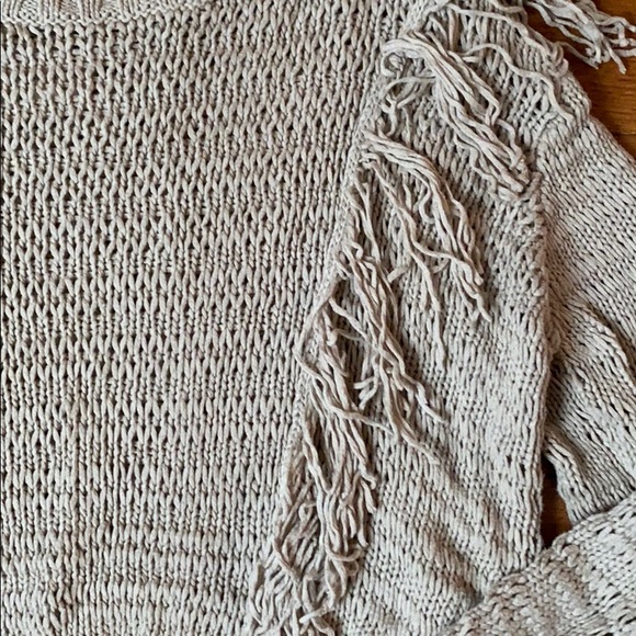 Sweater 💕 - Picture 2 of 3